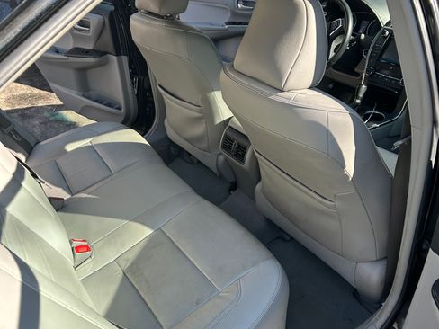 Used 2017 Toyota Camry XLE w/ Moonroof Package image 16