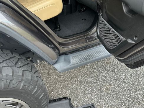 Used 2019 Jeep Wrangler Unlimited Sahara image 17