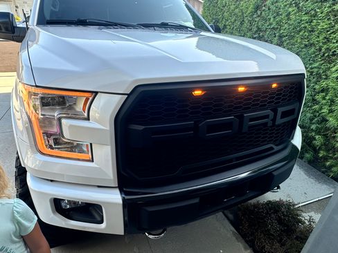 Used 2015 Ford F150 Platinum w/ Equipment Group 701A Luxury AWD/4WD image 9