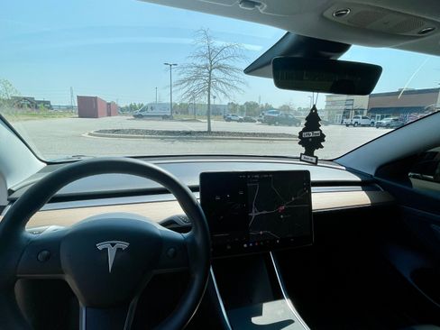 Used 2020 Tesla Model 3 Standard Range Plus image 10