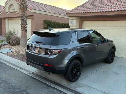 Used 2017 Land Rover Discovery Sport HSE AWD/4WD image 8