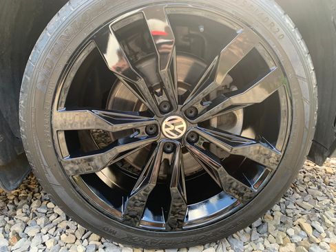 Used 2019 Volkswagen Tiguan S image 2