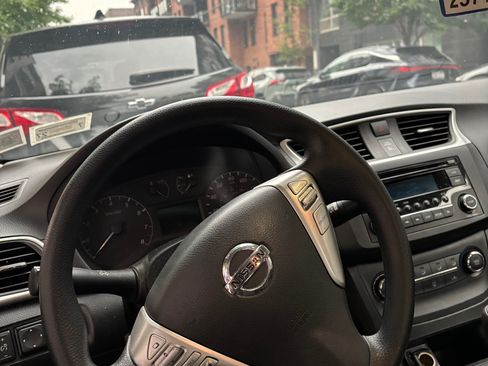 Used 2016 Nissan Sentra S FWD image 4