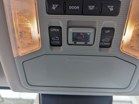 Used 2020 Toyota RAV4 XLE w/ Convenience Package image 24