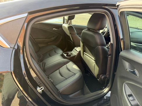 Used 2017 Chevrolet Volt LT w/ Comfort Package image 13