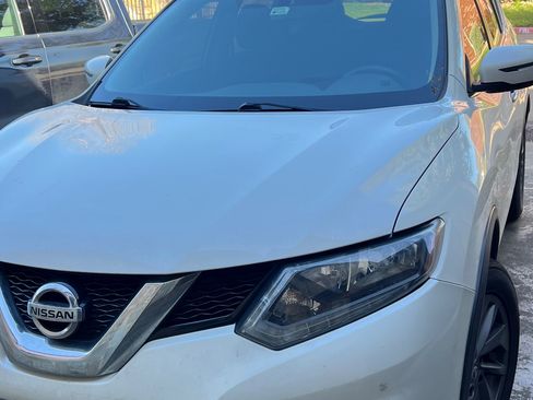 Used 2016 Nissan Rogue SV image 2