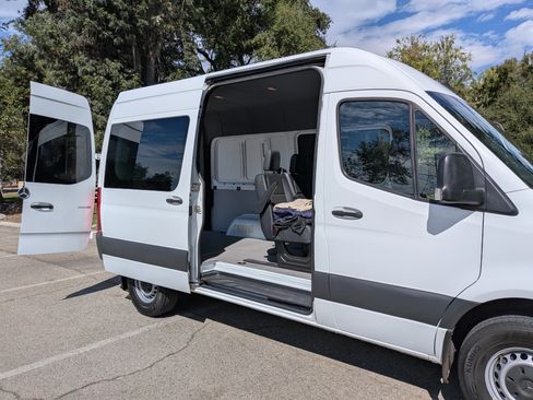 Used 2019 Mercedes-Benz Sprinter 2500 image 5