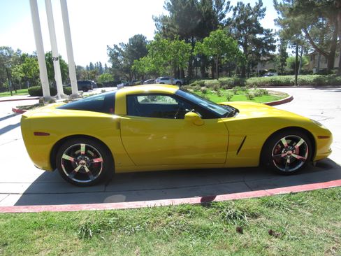 Used 2009 Chevrolet Corvette Coupe w/ Preferred Equipment Group RWD image 8
