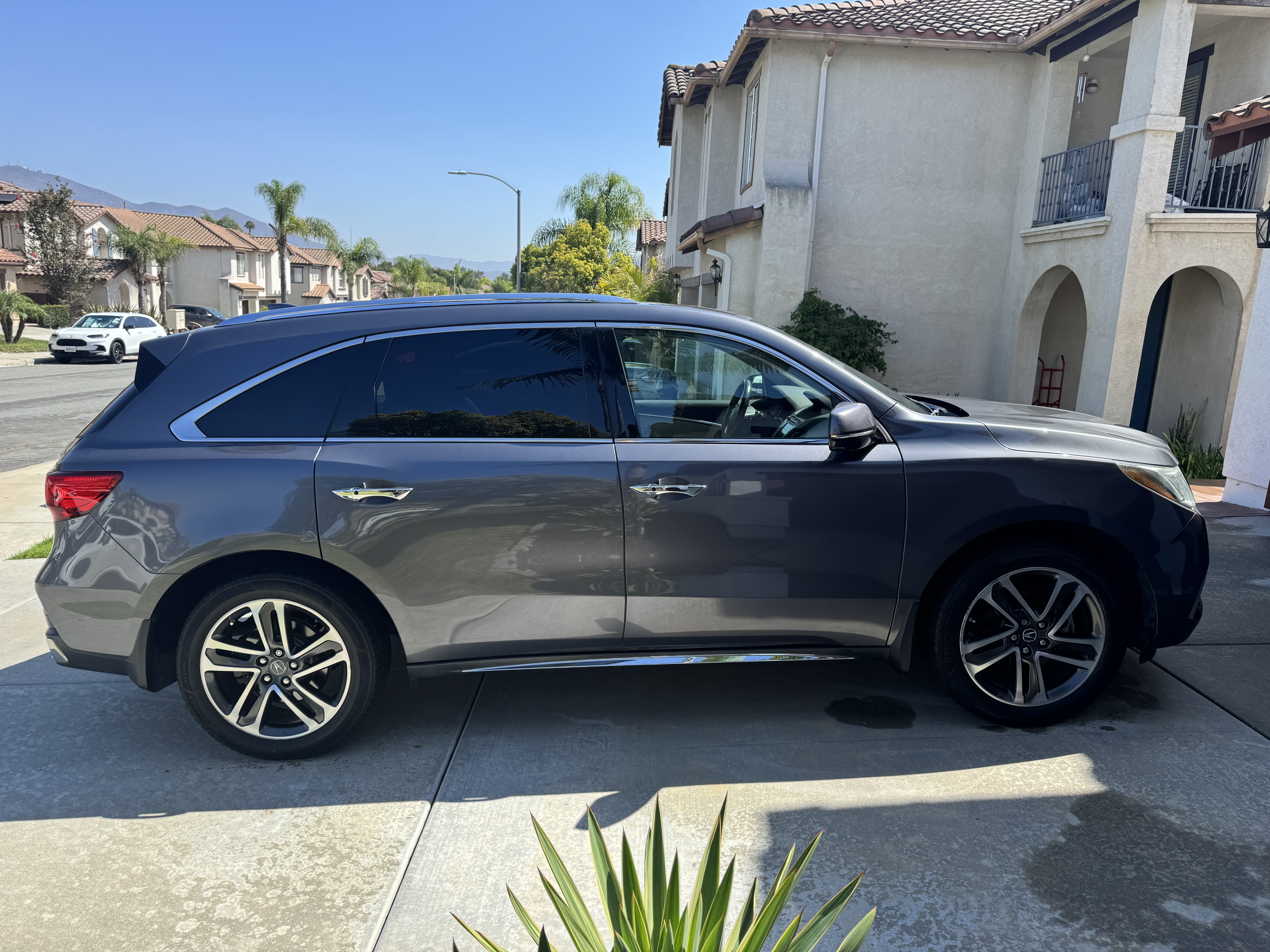 Used 2017 Acura MDX w/ Advance & Entertainment Pkg AWD/4WD image 6