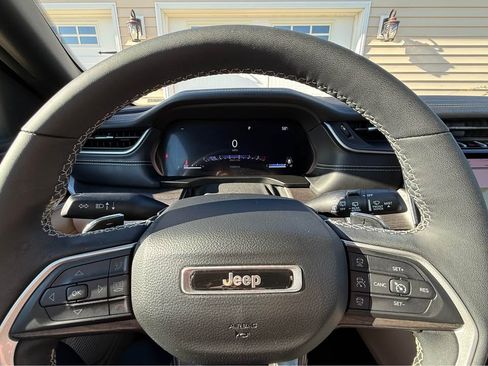 Used 2023 Jeep Grand Cherokee L Limited w/ Luxury Tech Group II image 14