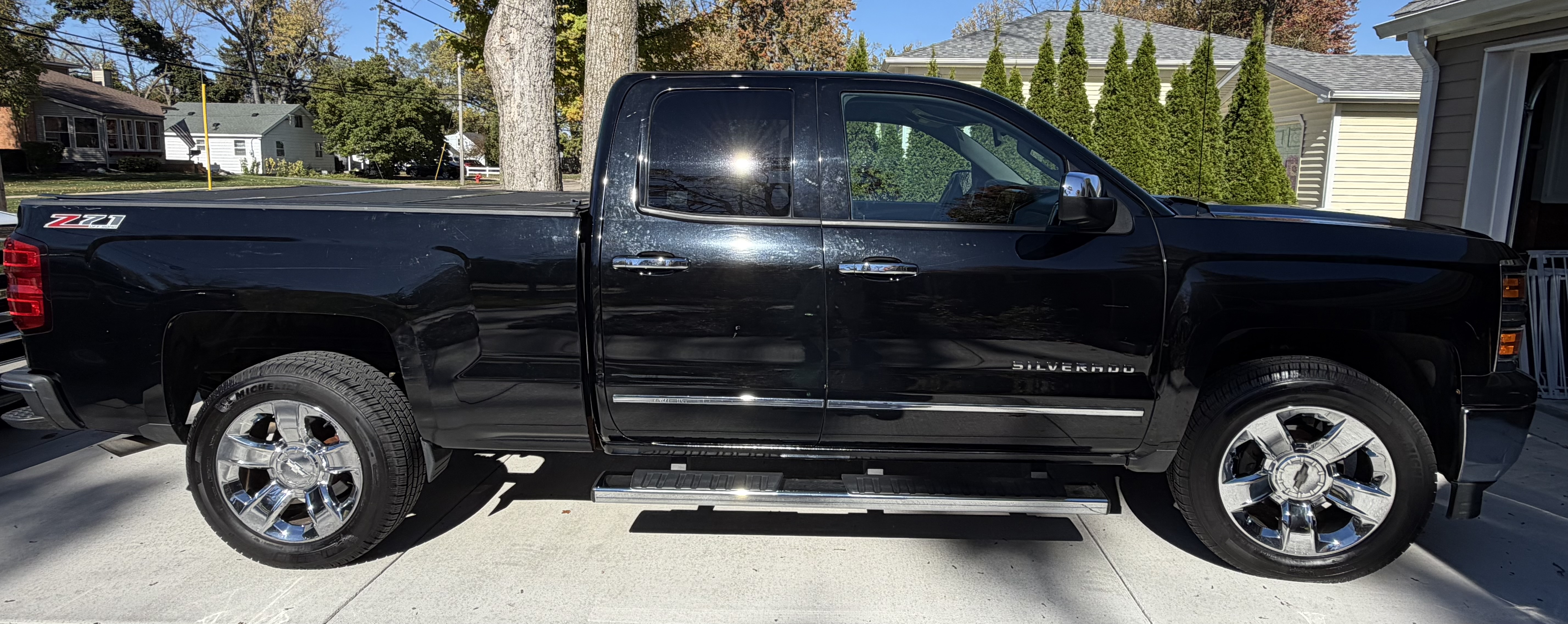 Used 2014 Chevrolet Silverado 1500 LTZ Z71 w/ LTZ Plus Package AWD/4WD image 2
