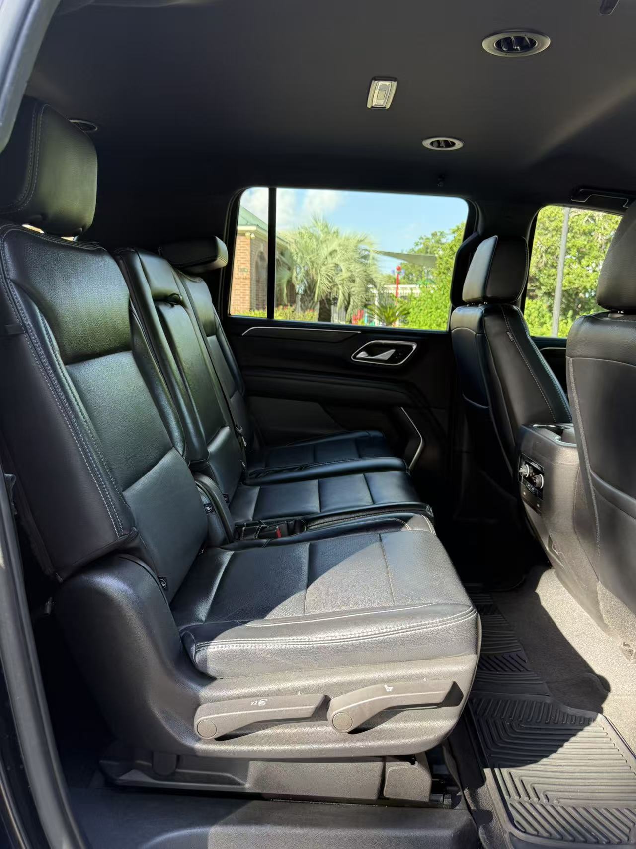 Used 2022 Chevrolet Suburban LS RWD image 19