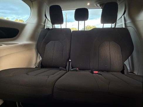 Used 2019 Chrysler Pacifica Touring Plus w/ Advanced Safetytec Group FWD image 10