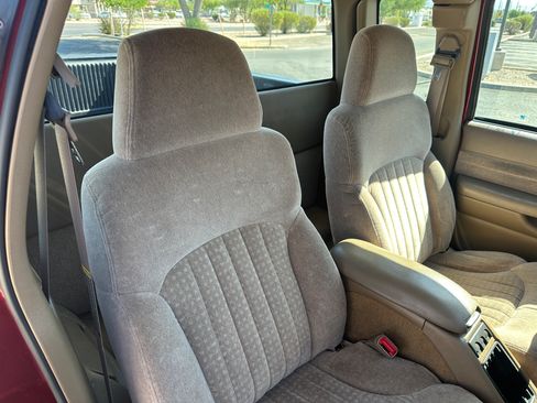 Used 1998 Chevrolet S10 Pickup LS w/ Preferred Equipment Group AWD/4WD image 16