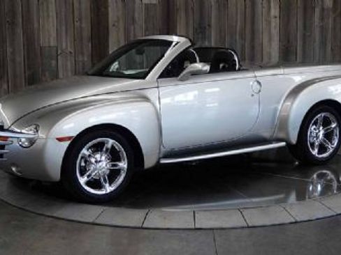 Used 2005 Chevrolet SSR w/ Preferred Equipment Group image 8