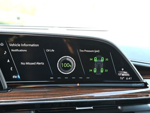 Used 2021 Cadillac Escalade Premium Luxury image 16