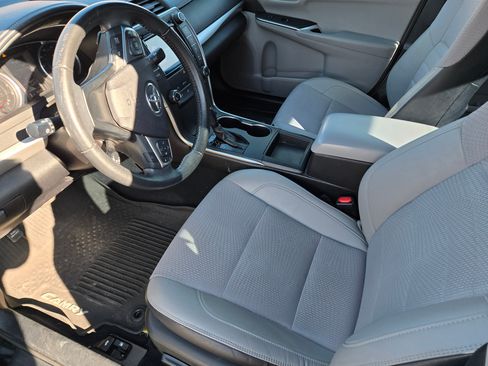 Used 2017 Toyota Camry SE image 8