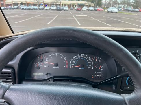 Used 1998 Dodge Ram 1500 Truck 4x4 Quad Cab image 12