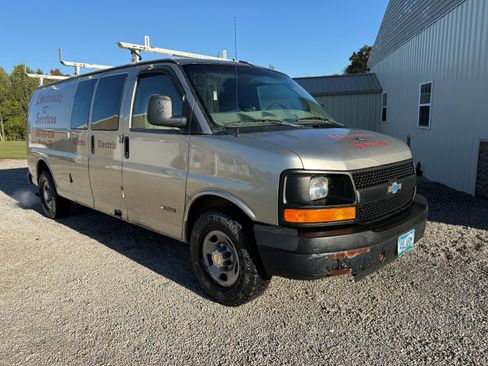 Used 2003 Chevrolet Express 3500 Extended Van 3D image 6