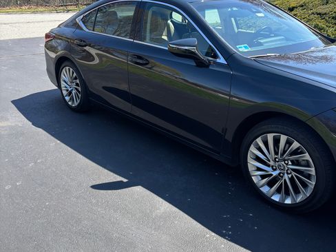 Used 2019 Lexus ES 350 image 2