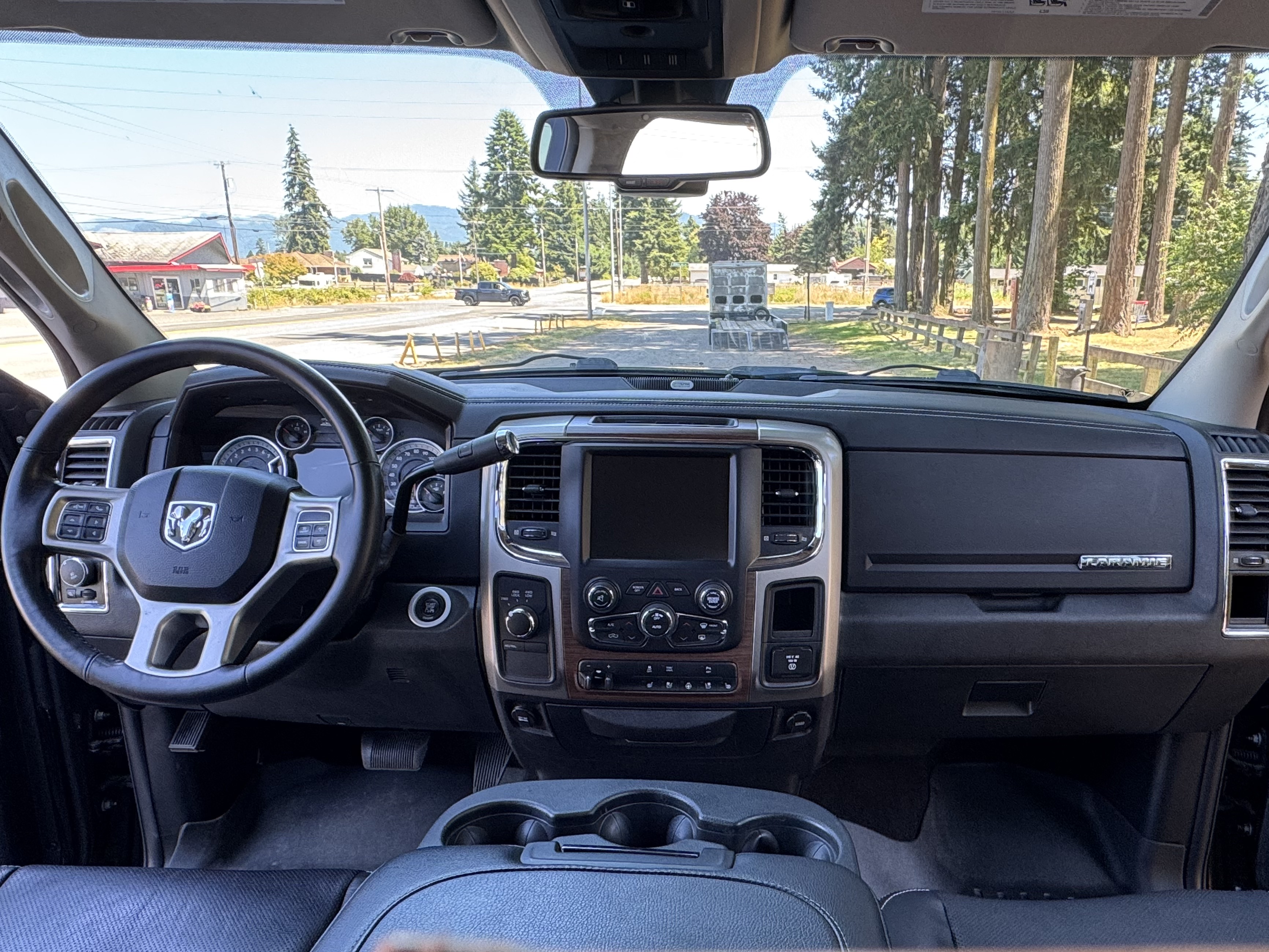 Used 2015 RAM 2500 Laramie w/ Convenience Group AWD/4WD image 11