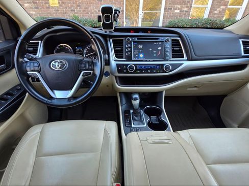 Used 2018 Toyota Highlander XLE image 21
