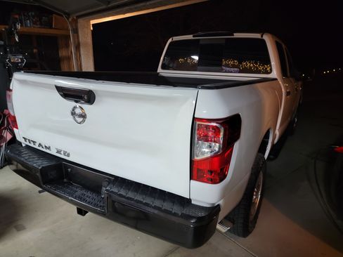 Used 2017 Nissan Titan S image 14