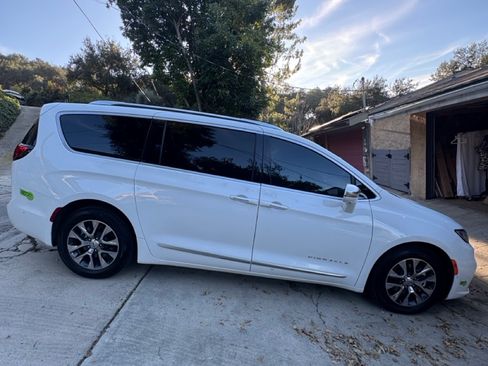 Used 2022 Chrysler Pacifica Pinnacle image 5