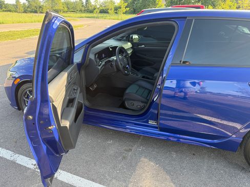 Used 2022 Volkswagen Golf R AWD/4WD image 4