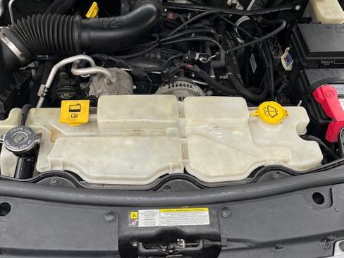 Used 2012 Jeep Liberty Limited Jet w/ Comfort/Convenience Group image 10