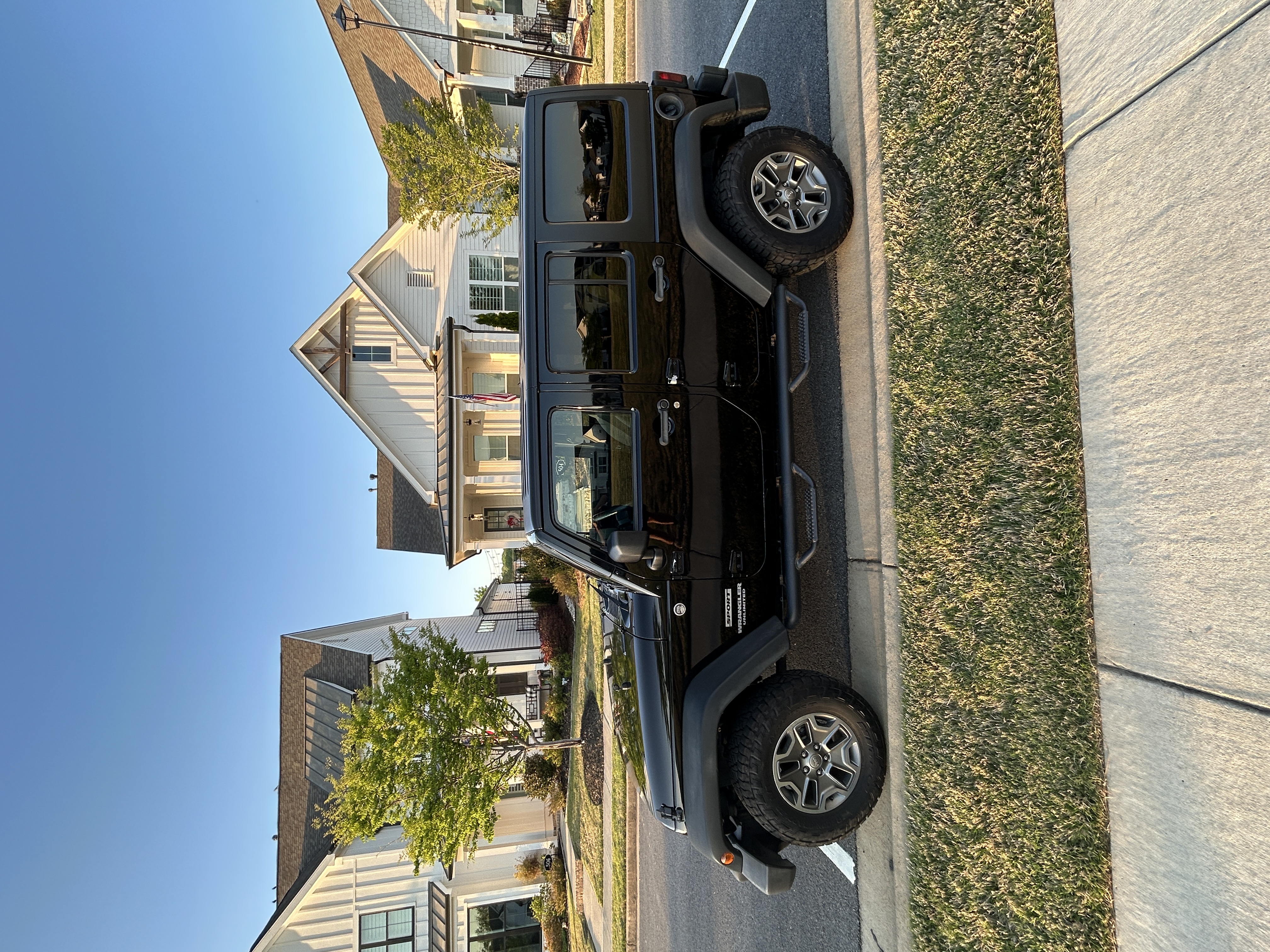Used 2010 Jeep Wrangler Unlimited Sport AWD/4WD image 2