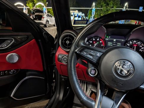 Used 2020 Alfa Romeo Giulia Ti image 13