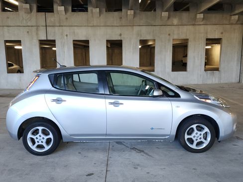 Used 2012 Nissan Leaf SL image 9