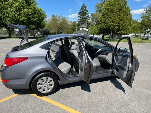 Used 2015 Hyundai Accent GLS FWD image 31