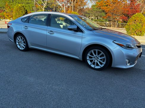 Used 2014 Toyota Avalon Limited image 11