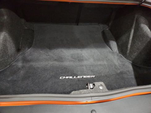 Used 2014 Dodge Challenger R/T image 19