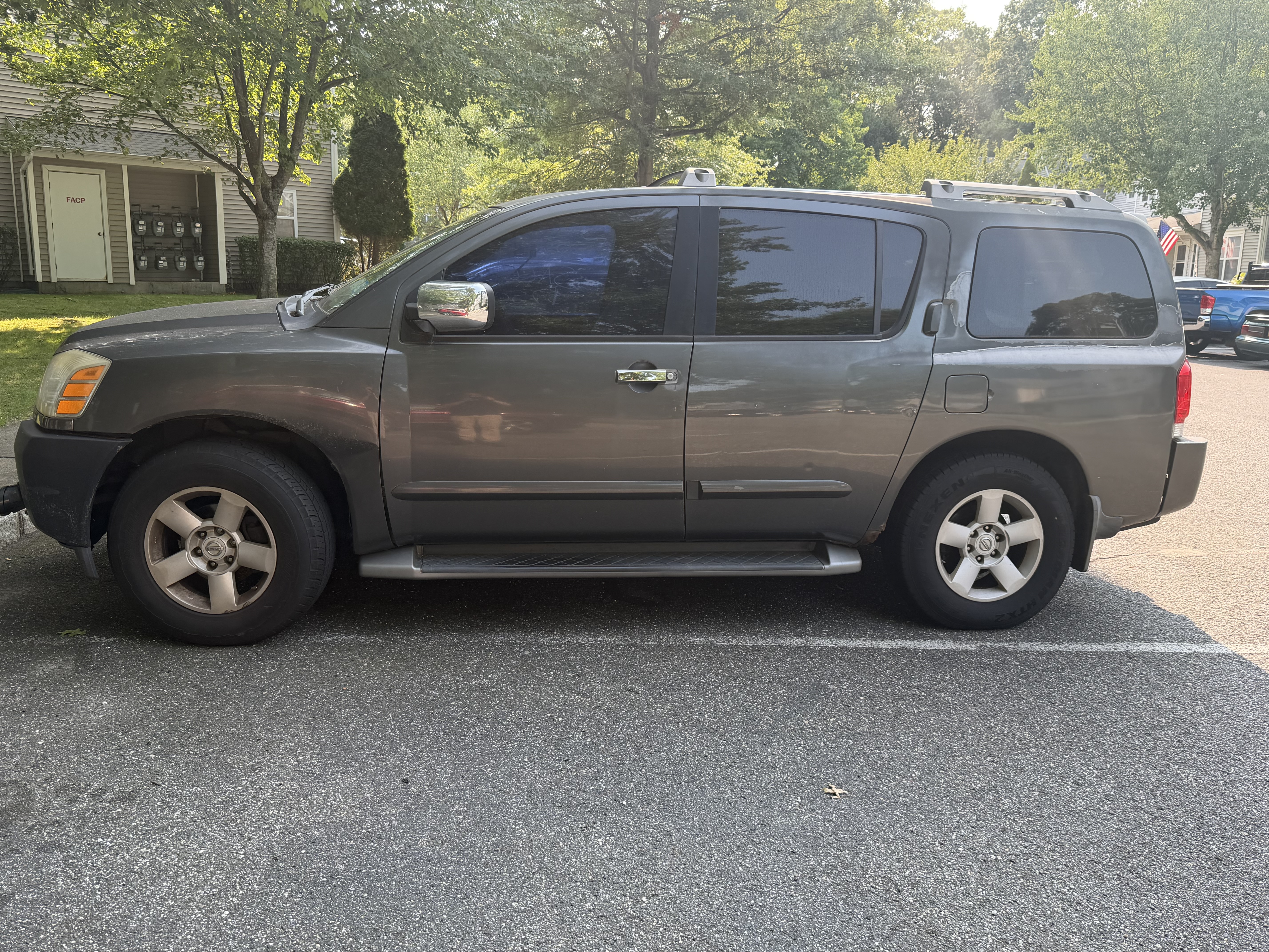 Used 2004 Nissan Armada SE AWD/4WD image 2