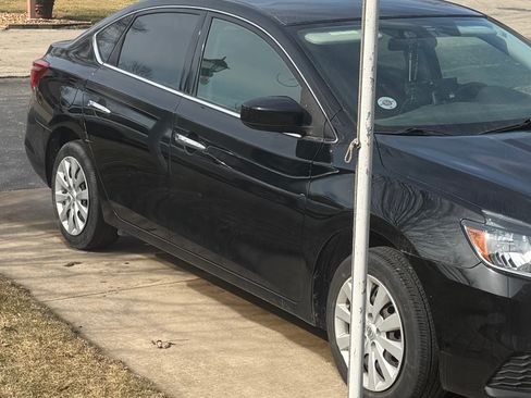 Used 2017 Nissan Sentra S image 2