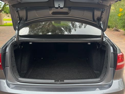 Used 2017 Volkswagen Jetta SE image 16