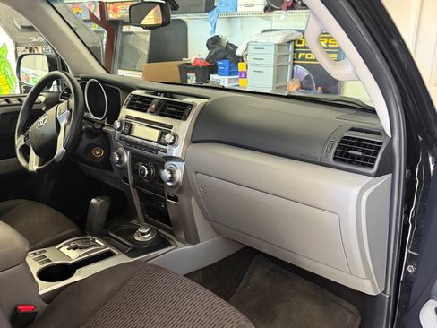 Used 2013 Toyota 4Runner SR5 w/ Convenience Pkg AWD/4WD image 9