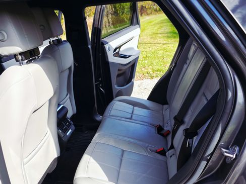 Used 2020 Land Rover Range Rover Evoque SE image 30