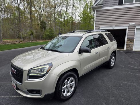Used 2014 GMC Acadia SLE image 6