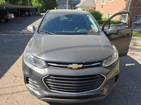 Used 2019 Chevrolet Trax LS w/ Tint and Cruise Package FWD image 4