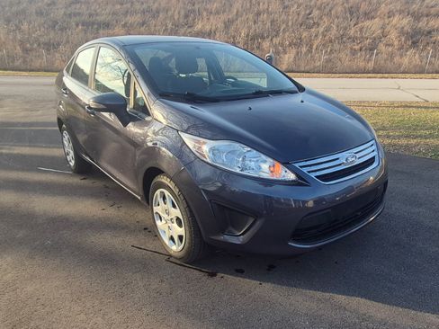 Used 2013 Ford Fiesta SE image 4
