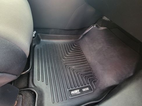 Used 2019 Toyota RAV4 XLE w/ Convenience Package FWD image 23