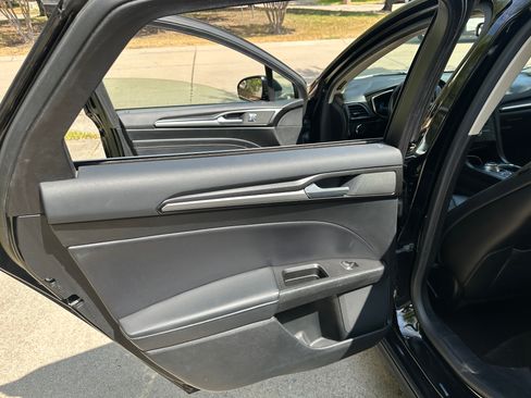 Used 2017 Ford Fusion Energi Titanium FWD image 9