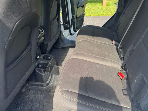 Used 2019 Jeep Wrangler Unlimited Sahara w/ Safety Group AWD/4WD image 12