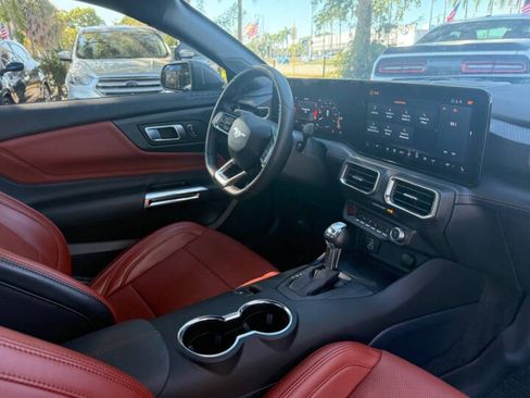 Used 2025 Ford Mustang Premium image 18
