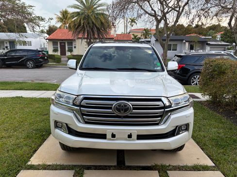 Used 2016 Toyota Land Cruiser image 2