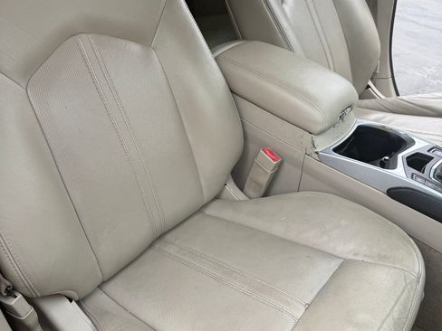 Used 2012 Cadillac SRX Luxury image 6